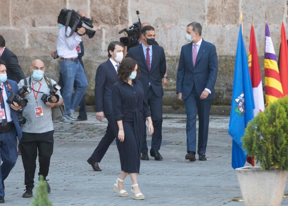 Mañueco, Ayuso, Pedro Sánchez y Felipe VI, en la última Conferencia de Presidentes presencial.