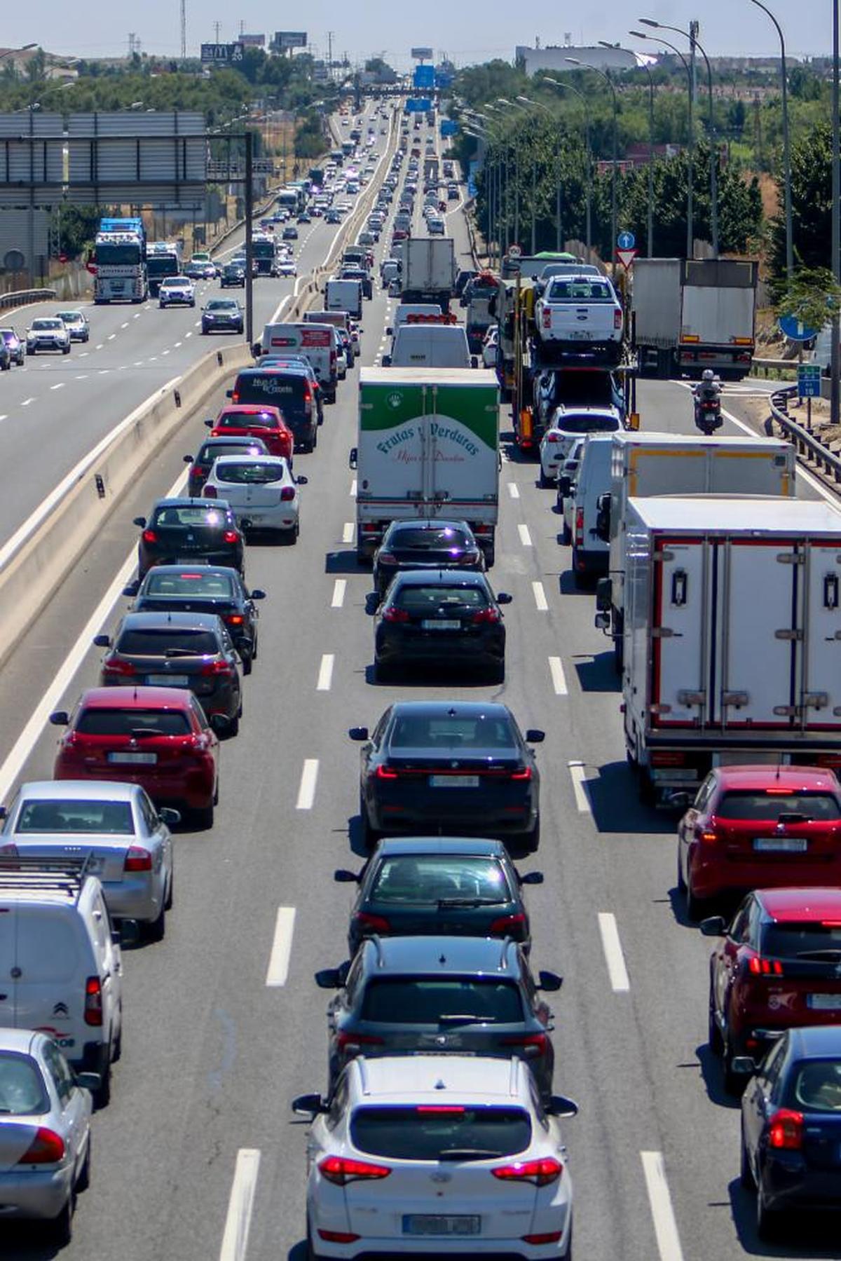 Intenso tráfico por la Autovía del Sur, a su paso por Pinto y Getafe.