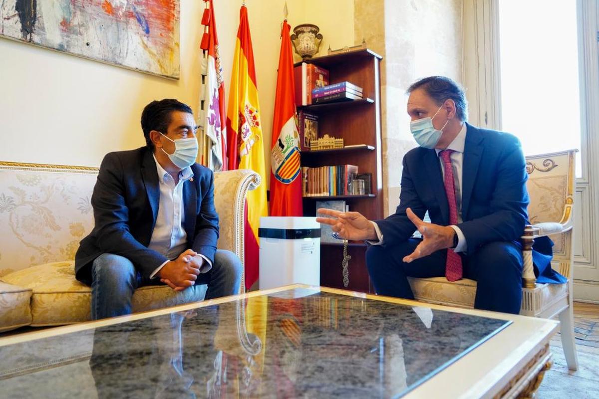 Martín Galeano (CES) se reunió ayer con García Carbayo.