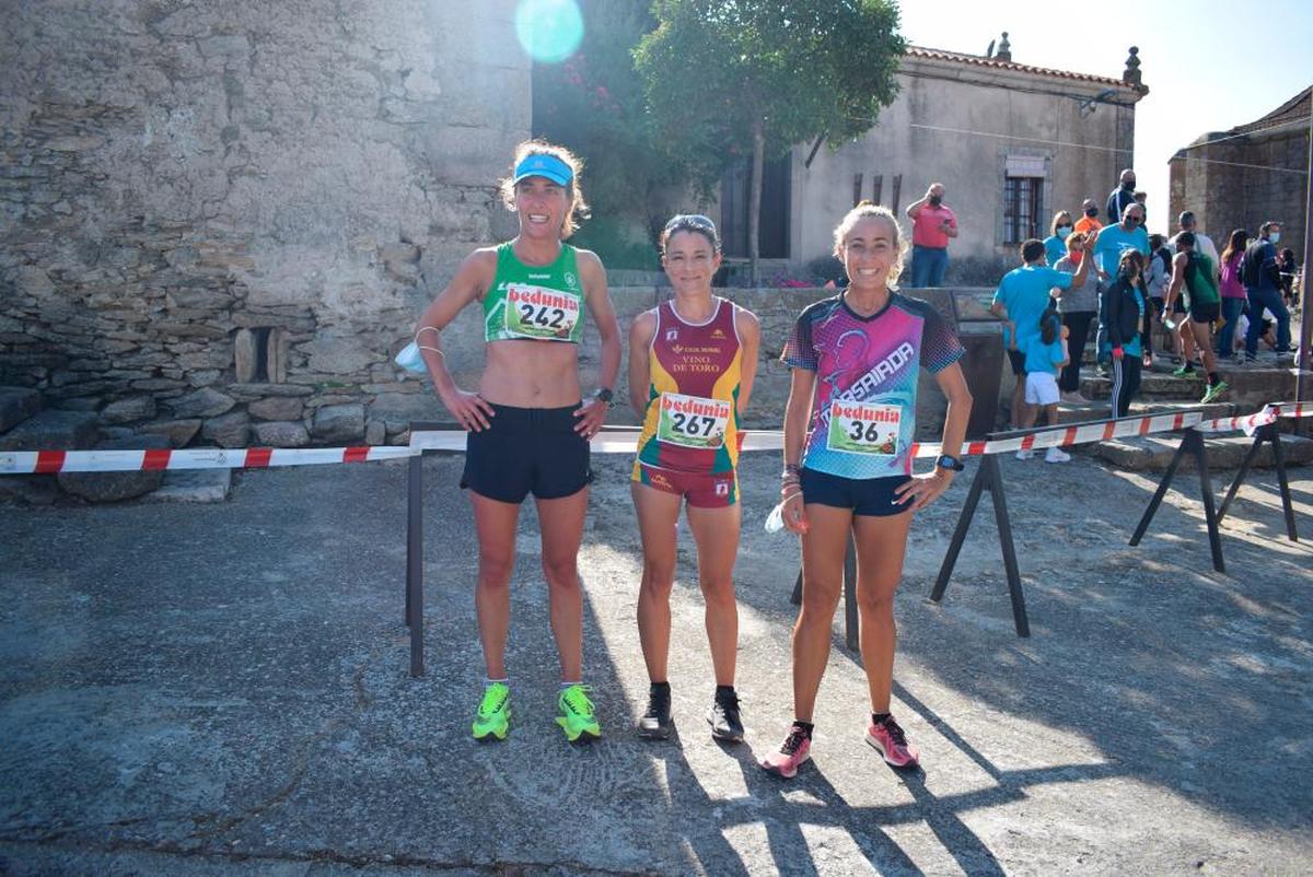 Ester Rodríguez, Verónica Sánchez y Esther Cruz, las tres primeras.