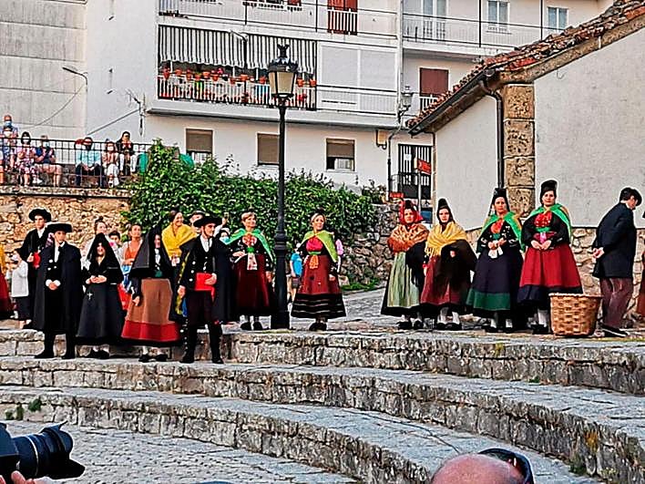Imagen de parte de la escenificación realizada en Candelario en sustitución de la Boda Típica.