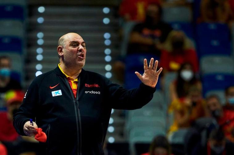 Lucas Mondelo, ex entrenador de la selección femenina.