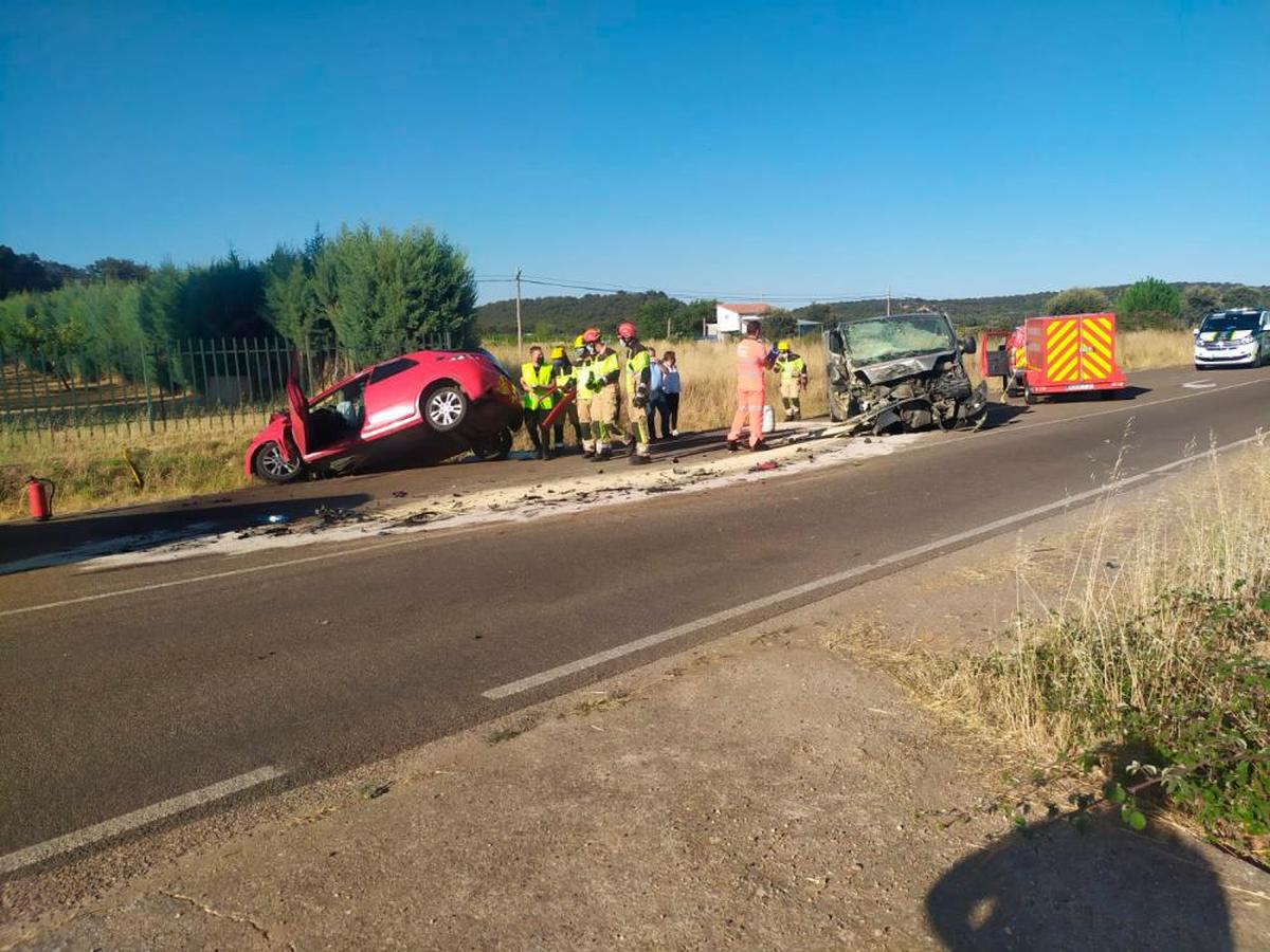 Una imagen del accidente en Aldearrodrigo la tarde del viernes.