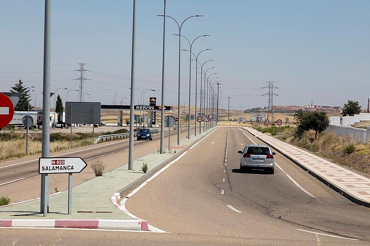 Tramo de la N-620 que remodeló el Ayuntamiento en 2010 y cuya titularidad estudia pedir.