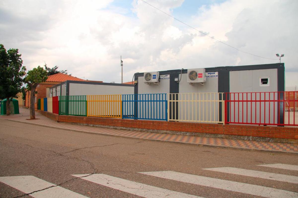 Las aulas prefabricadas del colegio de Doñinos en su nueva ubicación.