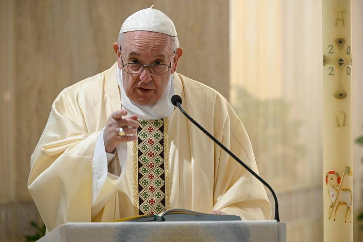 El Papa asegura que no vive en los apartamentos papales porque “acabaría en un psiquiátrico”