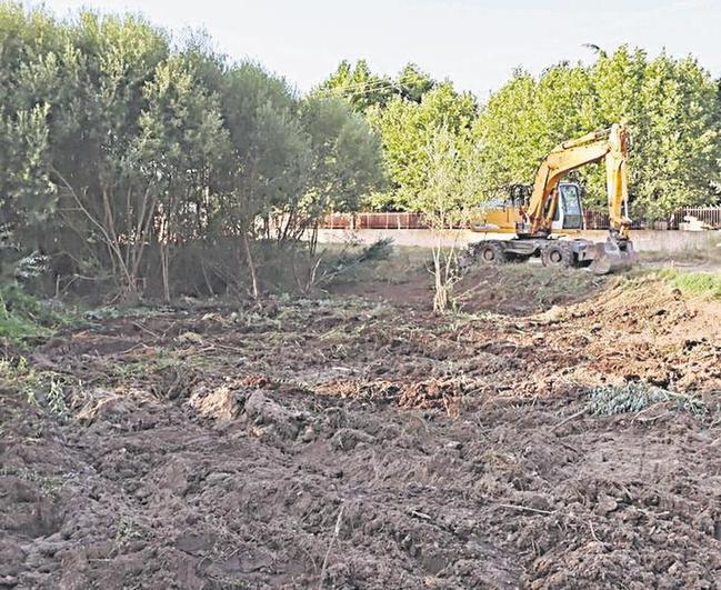 Trabajos de limpieza del cauce del río Gamo.