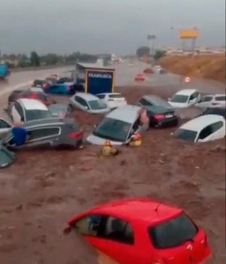 Las vías de la ciudad de Toledo han sufrido grandes desperfectos que han obligado a cortarlas al tráfico.