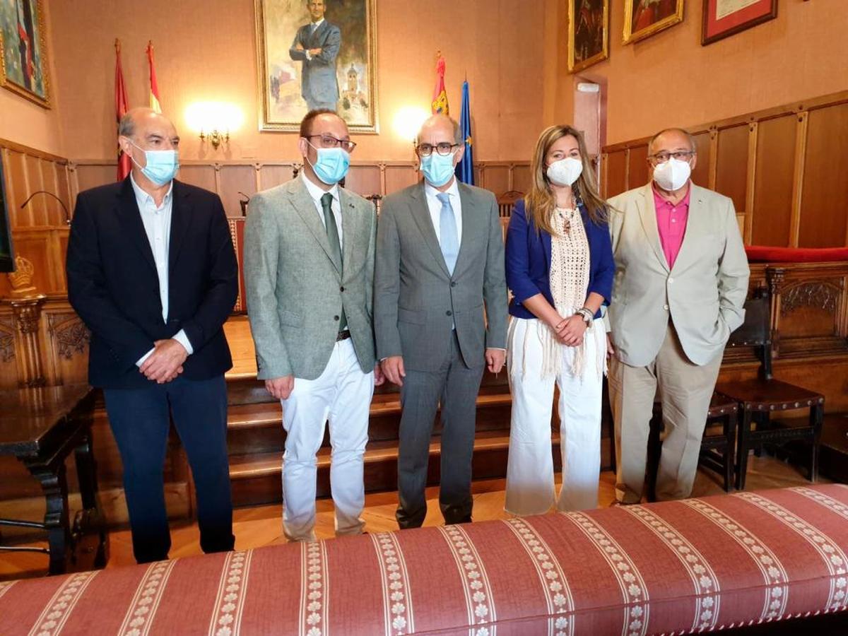 Manuel Rufino García, Marcos Iglesias, Javier Iglesias, Laura Vicente y Marcelino Cordero en Miróbriga.