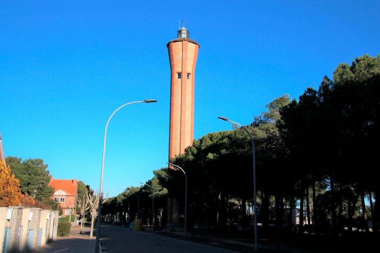 El depósito de agua de El Encinar está ubicado en la vecina urbanización de Los Cisnes