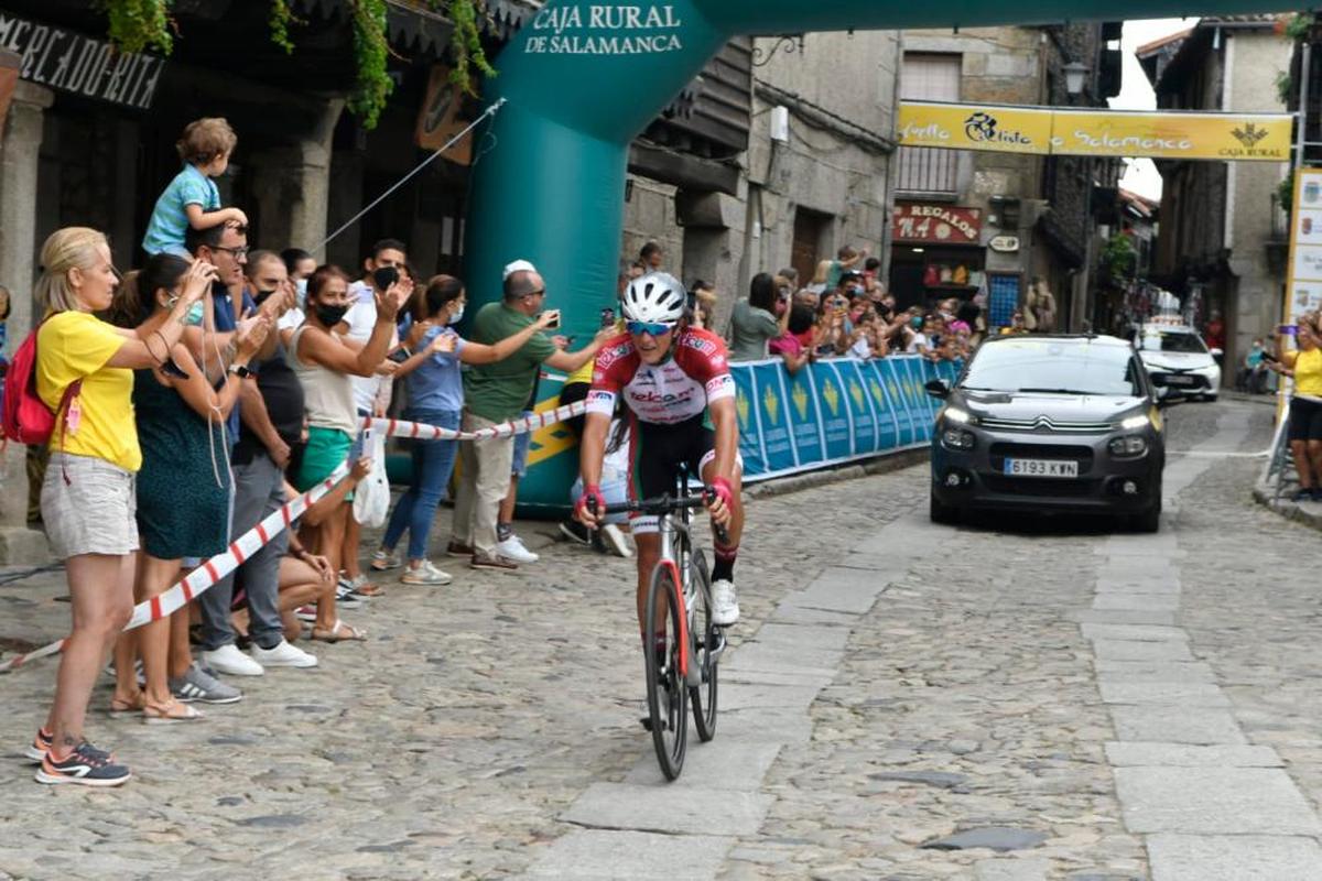 Vinicius Rangel llegó en solitario a la meta en La Alberca.