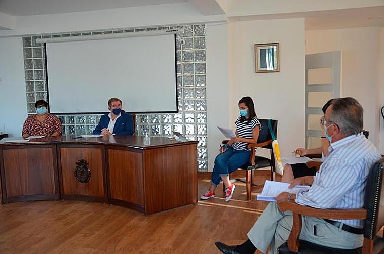 Pleno ordinario ayer en el Ayuntamiento de Fuentes de Oñoro.