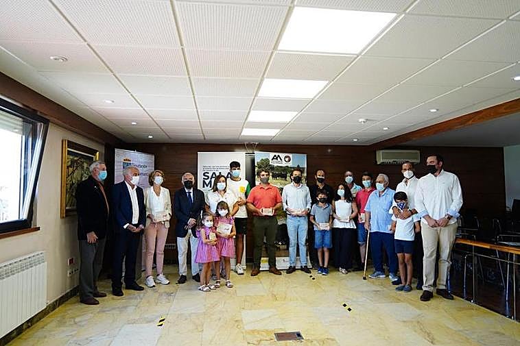 Foto de familia de los ganadores del concurso morfológico de raza morucha