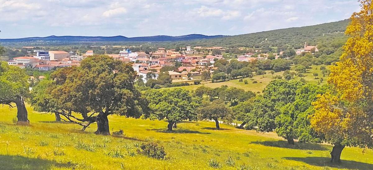 Frades de la Sierra, rodeada de campos y encinares