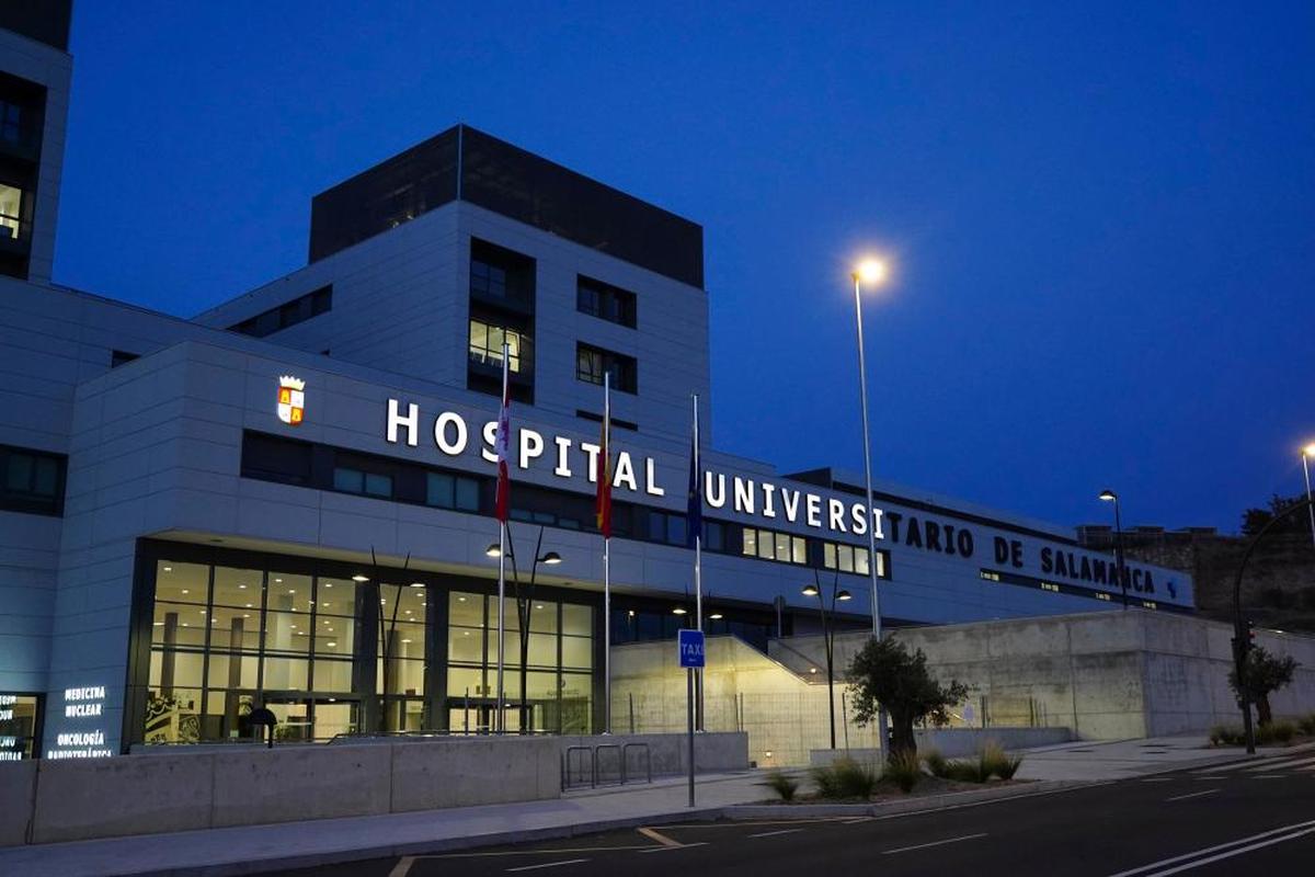 El nuevo hospital de Salamanca, de noche