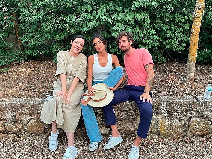 Valeria Castro, Sara Carbonero y Héctor Lacosta, durante la grabación.