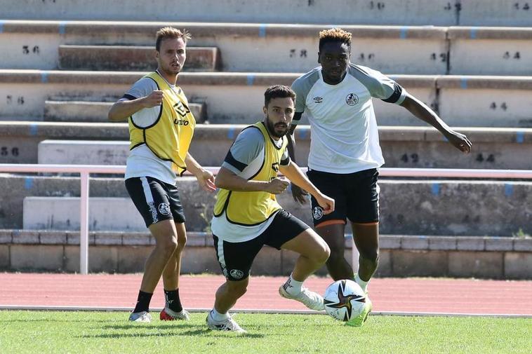 Carmona, Benito y Ayad, en un entrenamiento del Salamanca en Las Pistas