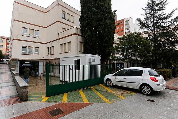 Puerta de acceso al punto covid -cerrado en mayo-, donde se retomará la vacunación