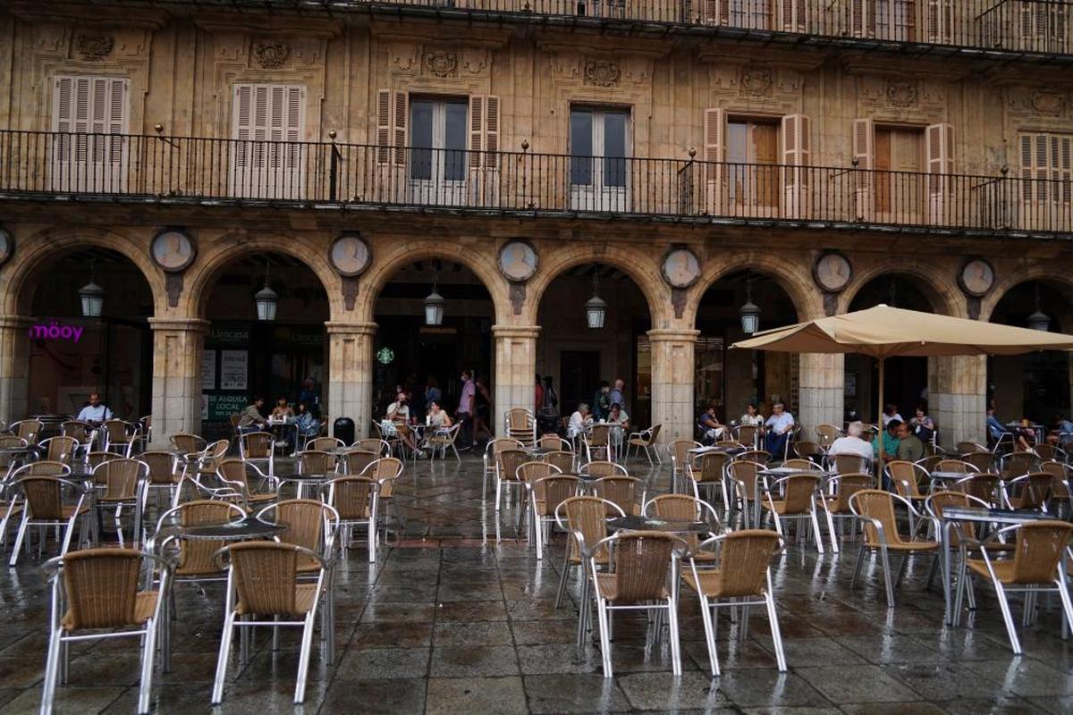 Llueve sobre la Plaza Mayor de Salamanca