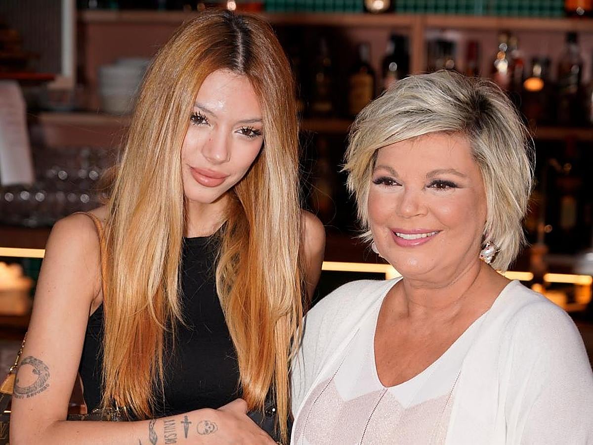 Alejandra Rubio y su madre.