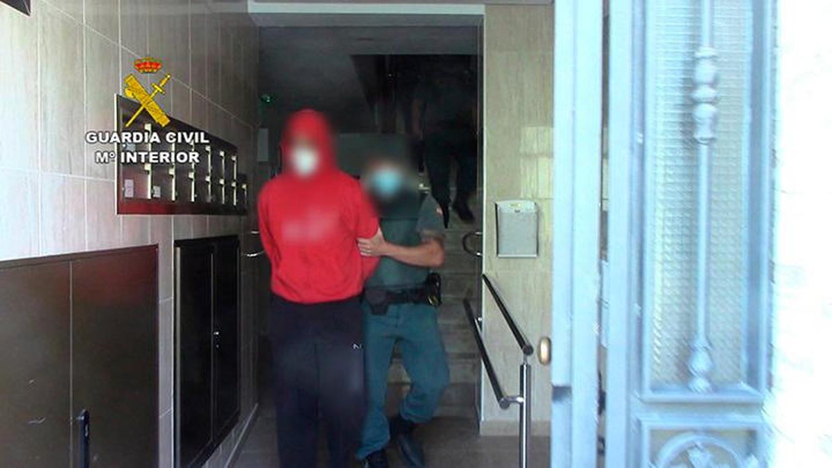 Momento de la detención del supuesto abusador de menores en San Fernando.