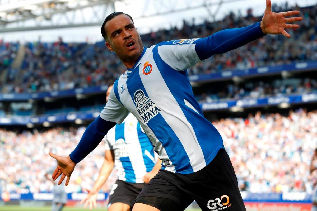 Raúl de Tomás celebrando el primer tanto del partido.