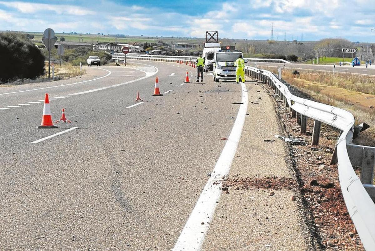 Vista de otro accidente protagonizado por un kamikaze en la A-62 hace dos años