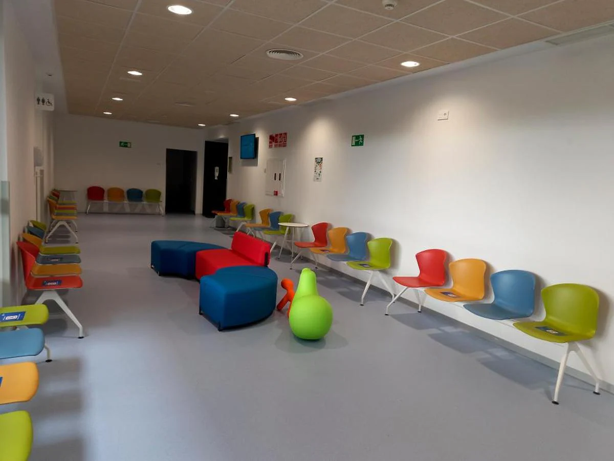 Sala de espera más humanizada para niños y padres.