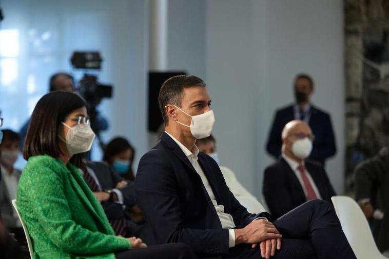 Perdro Sánchez y Carolina Darias en la presentación del plan.