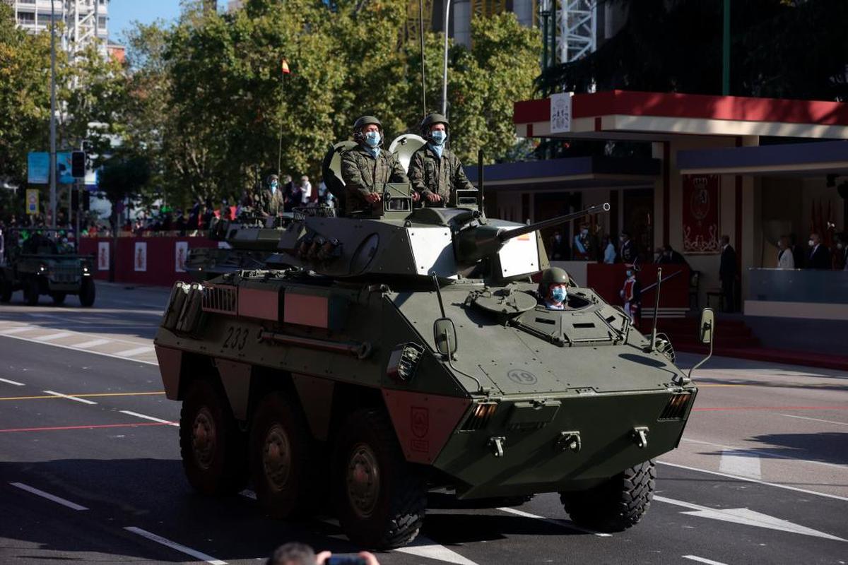 Un tanque durante el desfile militar del 12 de octubre