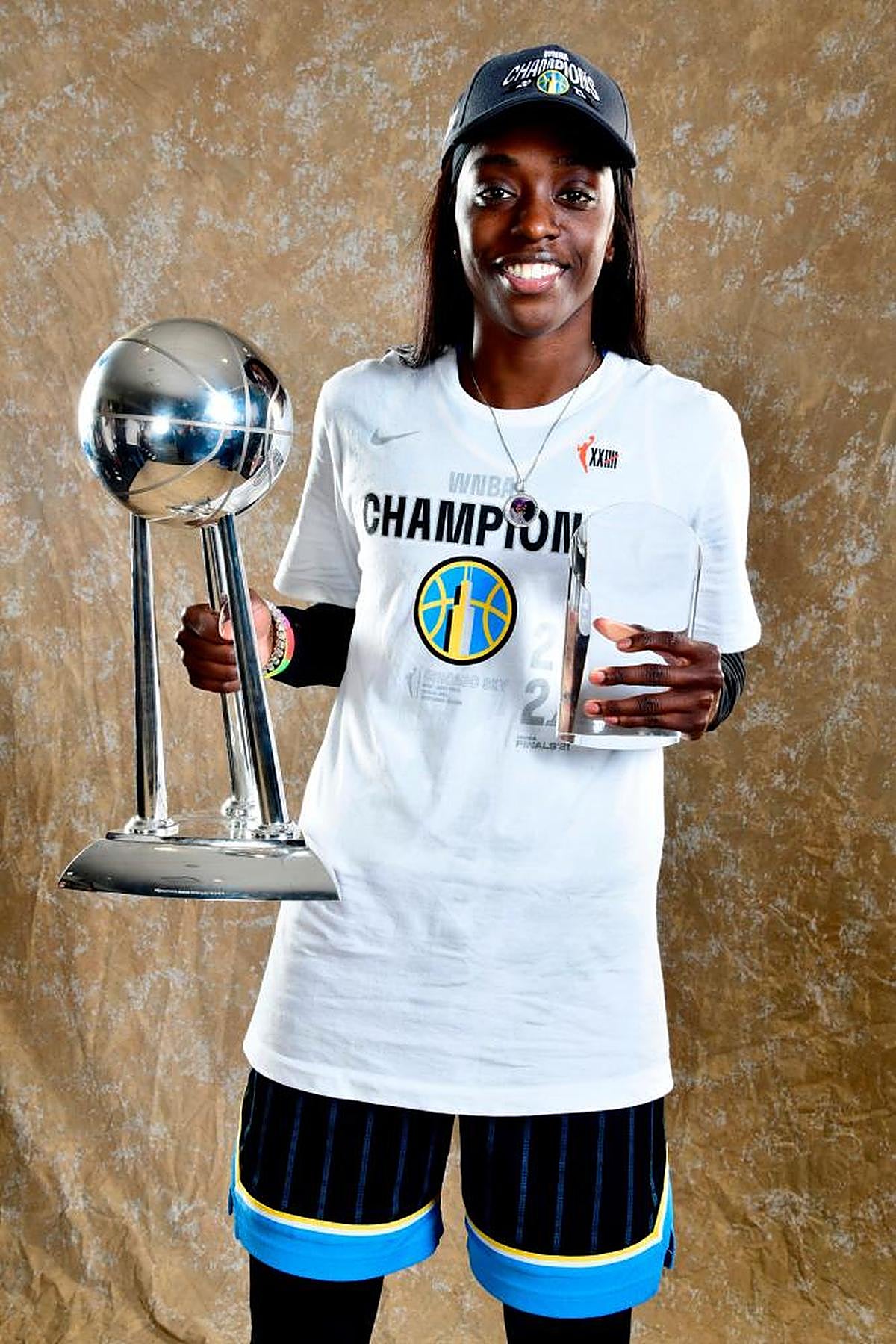 Copper, con el trofeo de campeón de la WNBA y su ‘MVP’.