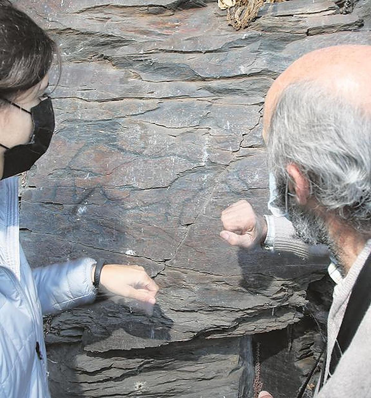 Rivero y Bécares, ante el caballo bicéfalo.