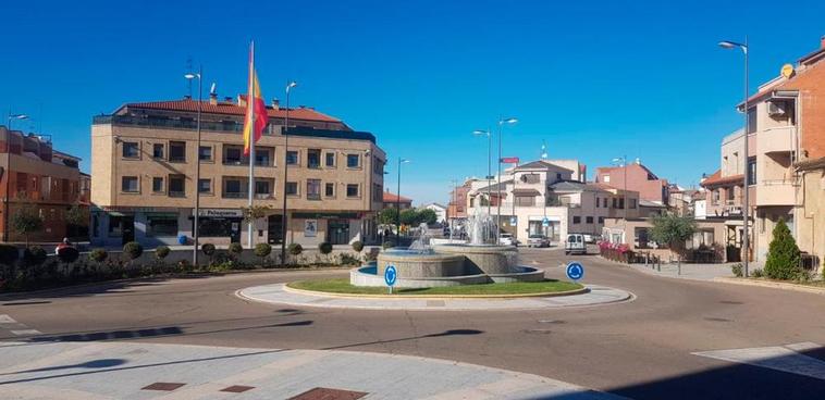 Plaza del Ayuntamiento de Villares de la Reina, donde presuntamente tuvieron lugar los hechos