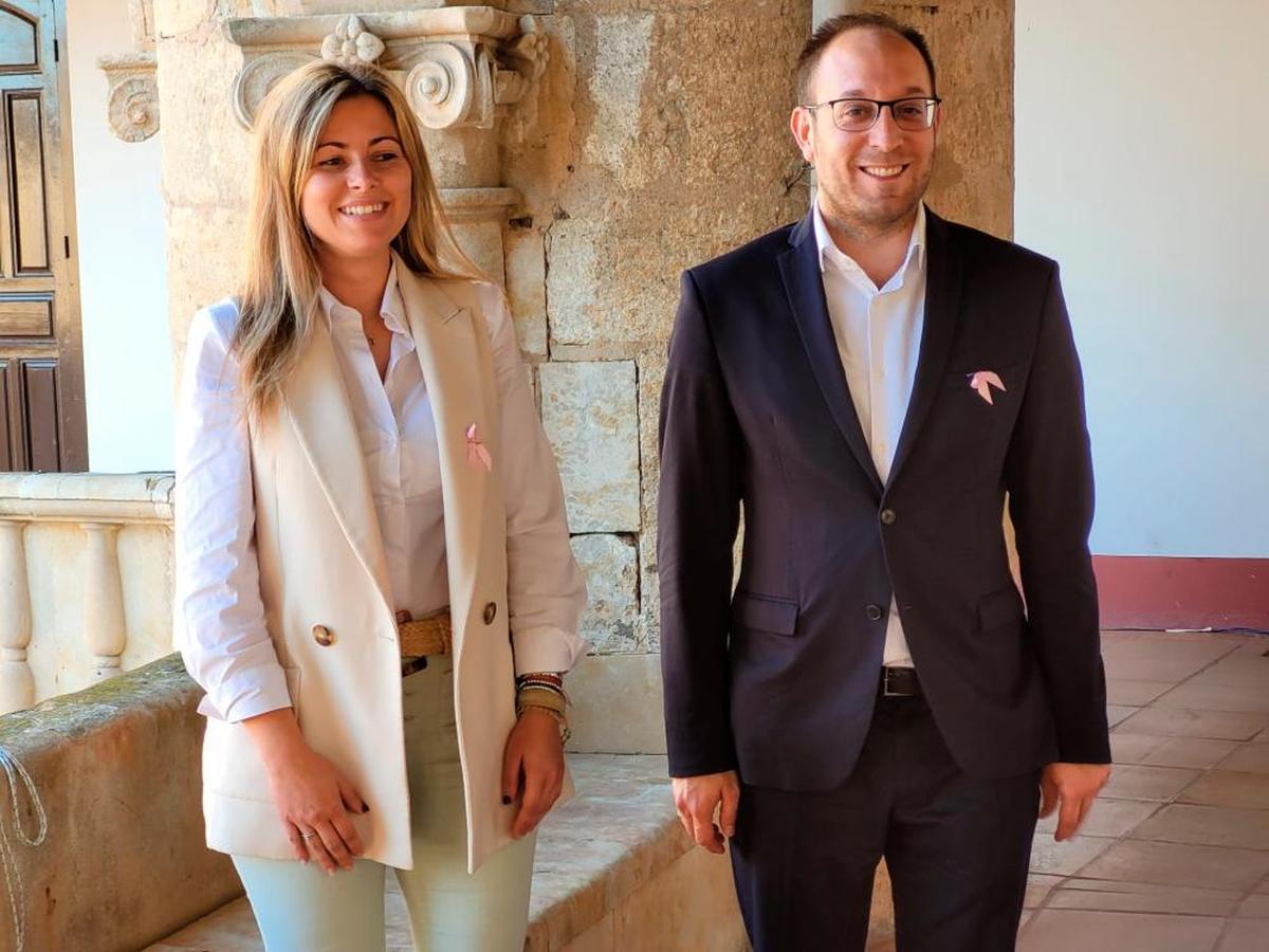 Laura Vicente y Marcos Iglesias ayer en la Casa Consistorial de Ciudad Rodrigo