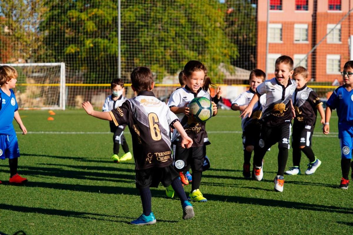 Niños de un equipo del Unionistas