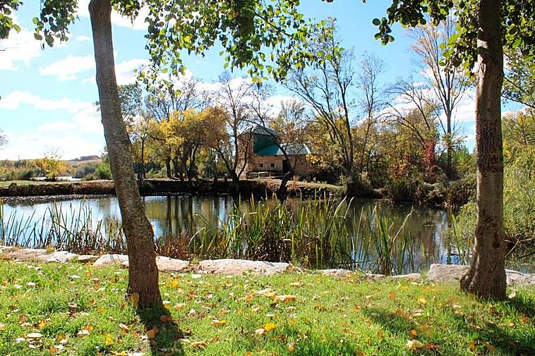 La belleza del paraje de La Moral, con su molino como elemento más singular.