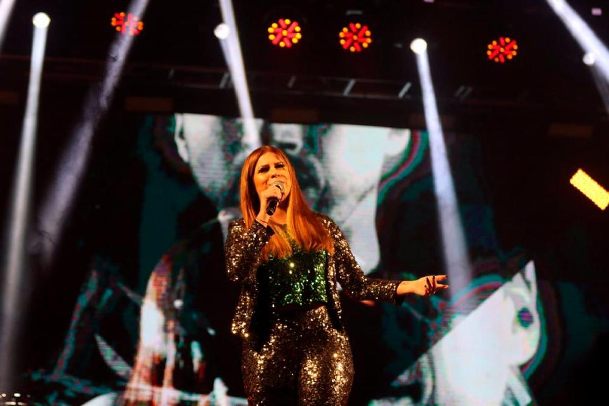 Marília Mendonça actuando durante un concierto en Sao Paulo.