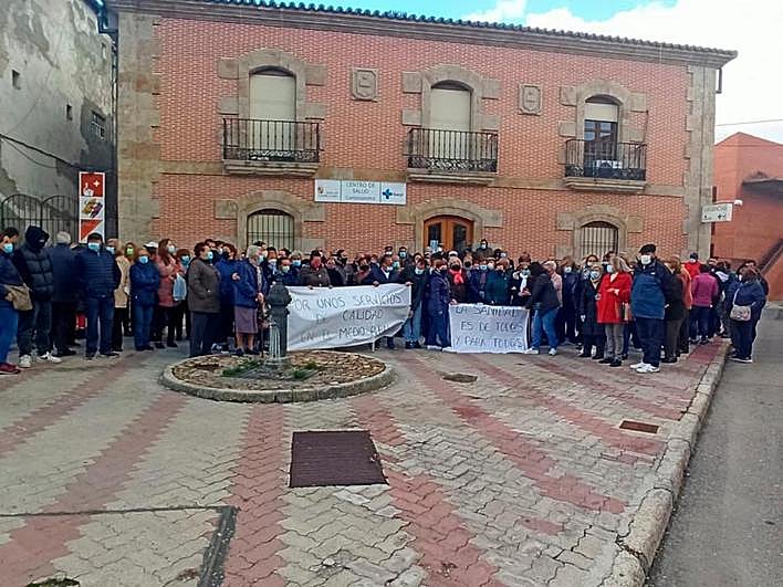 Imagen de la concentración en Cantalapiedra