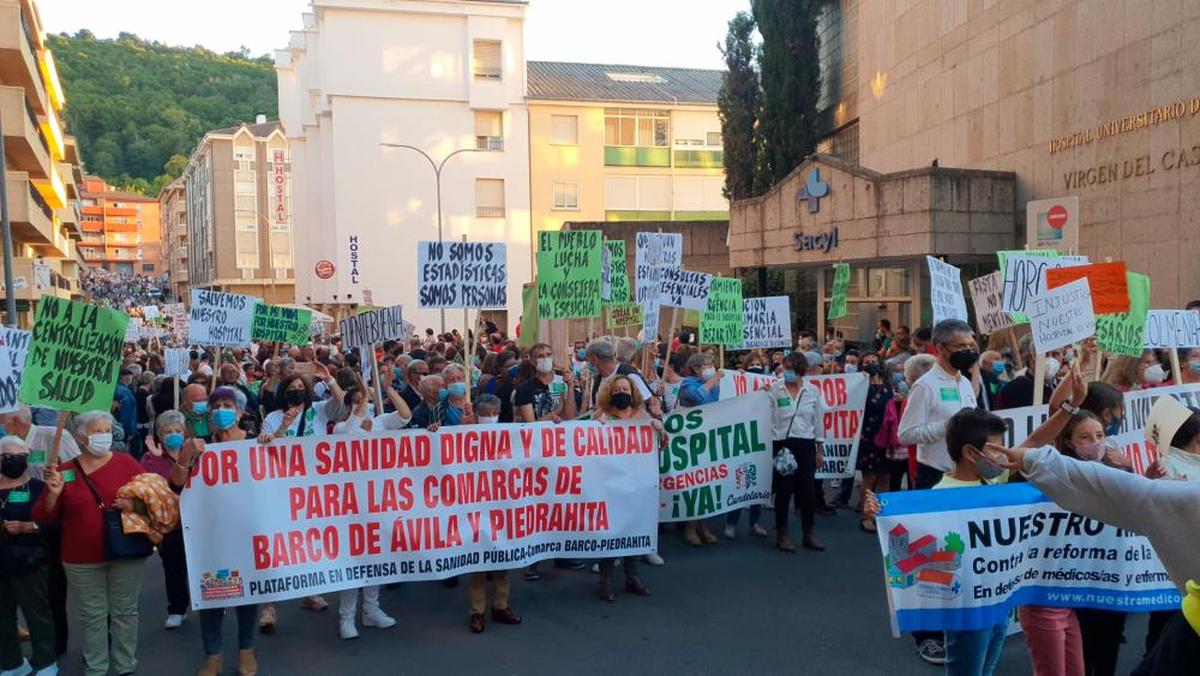 Pancartas con peticiones de una sanidad de calidad en Barco y Piedrahita