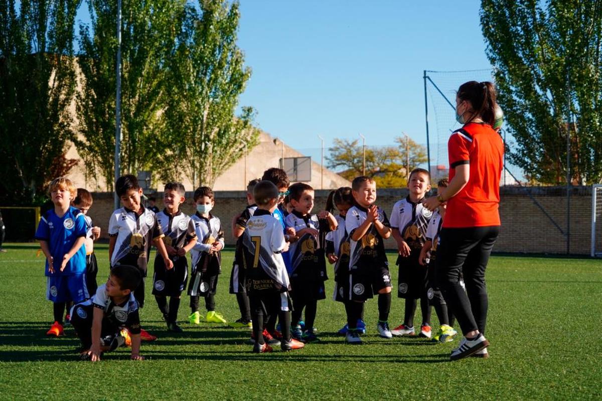 Jugadores debutantes del Unionistas durante un entrenamiento