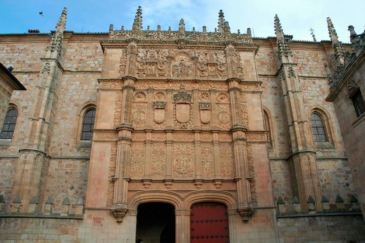 Fachada del edificio histórico de la Universidad de Salamanca