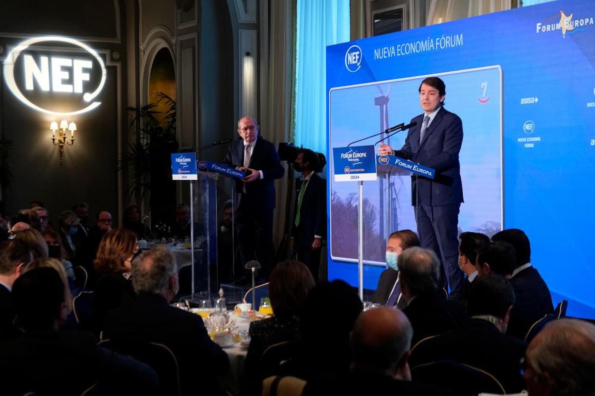 Fernández Mañueco, durante su intervención en el desayuno de Nueva Economía Fórum.