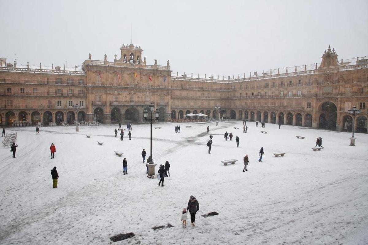 La Plaza Mayor de Salamanca cubierta por la nieve