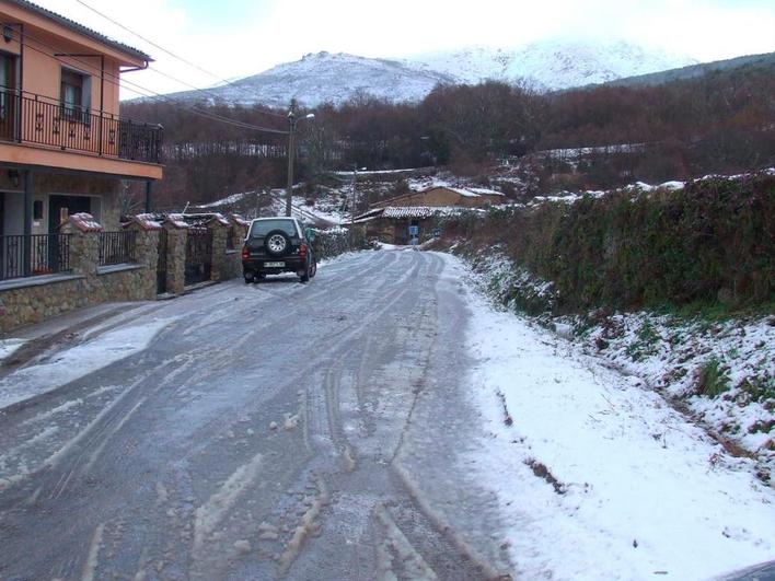 Las calles de Candelario en un temporal anterior