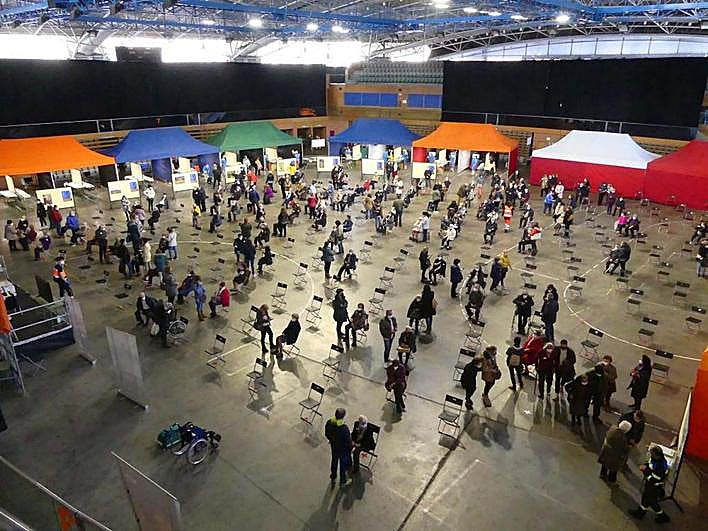 Una de las vacunaciones masivas a mayores realizada en el Multiusos el pasado abril