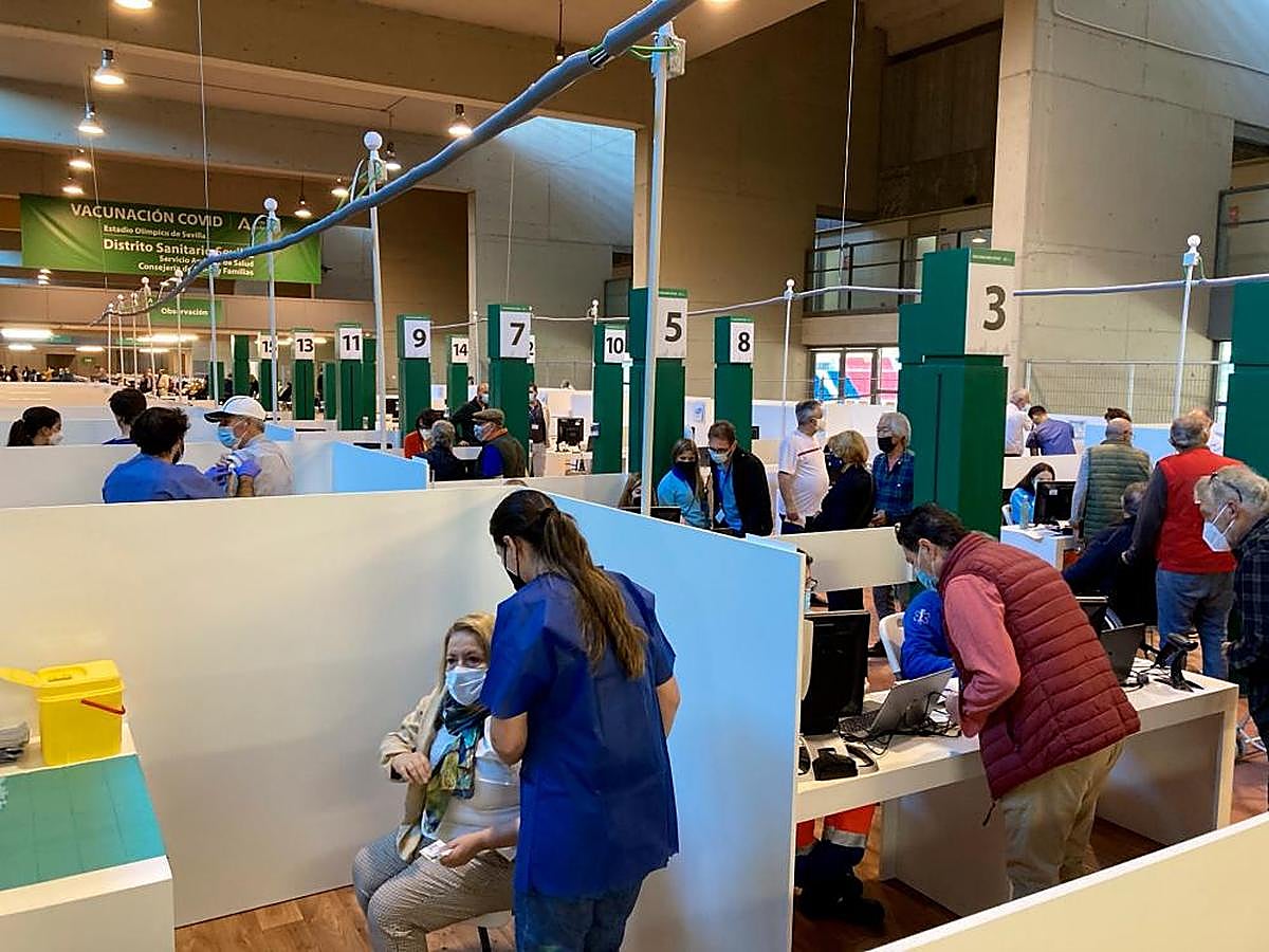 Punto de vacunación frente a la Covid-19 en Sevilla