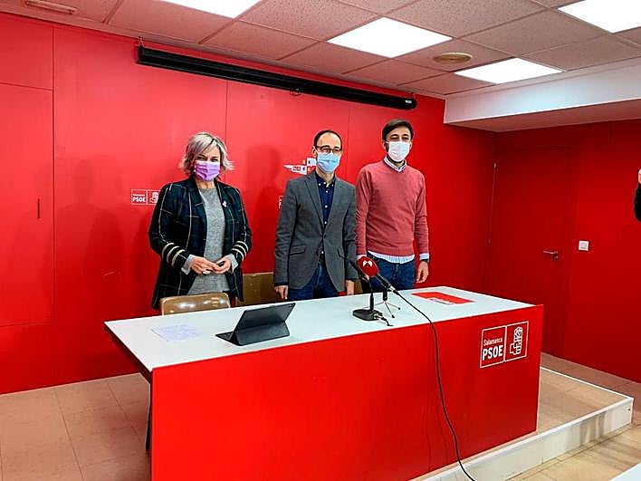 David Serrada, flanqueado por Elena Diego y Fran Díaz