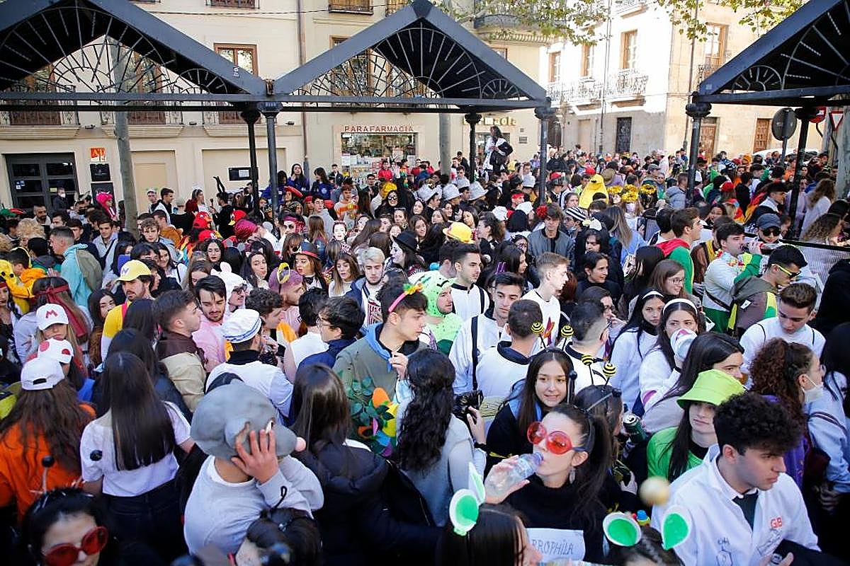 Estudiantes en una fiesta universitaria