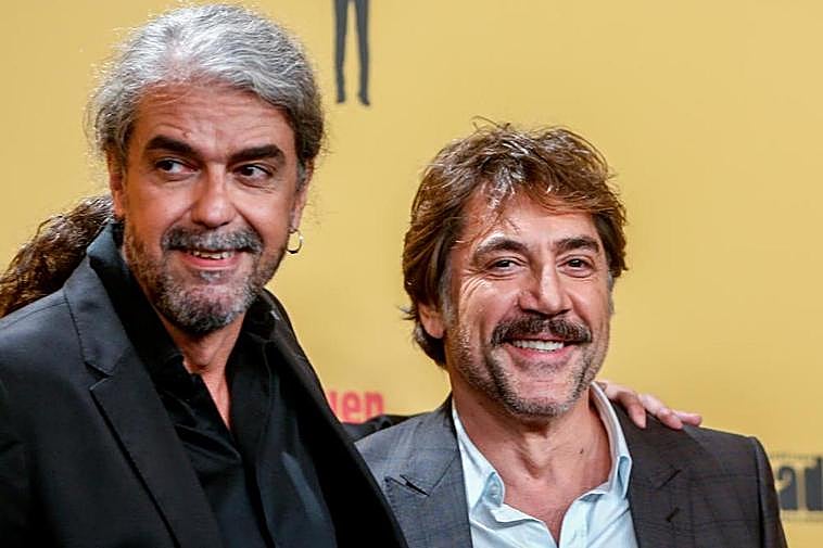 Fernando León de Aranoa y Javier Bardem posan en la premiere de ‘El buen patrón’