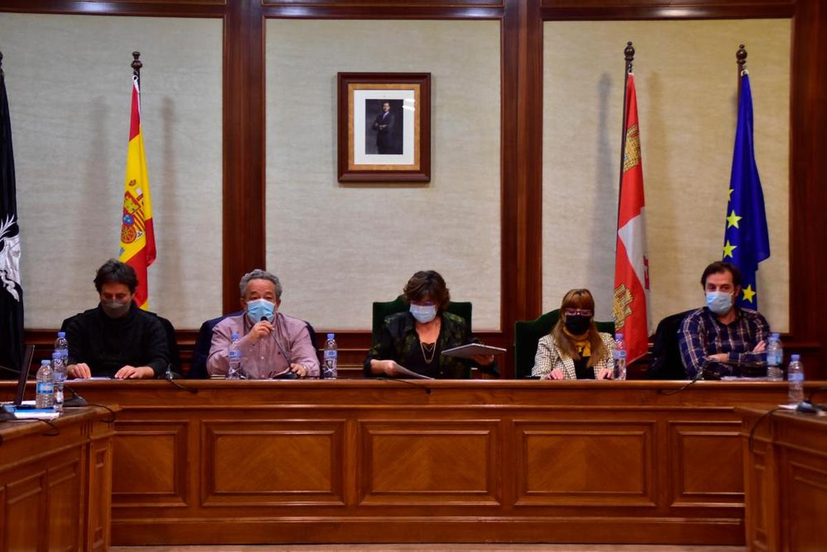 El alcalde en funciones, José Luis Rodríguez Celador, ha intervenido en el pleno de Béjar después de la dimisión de María Elena Martín.